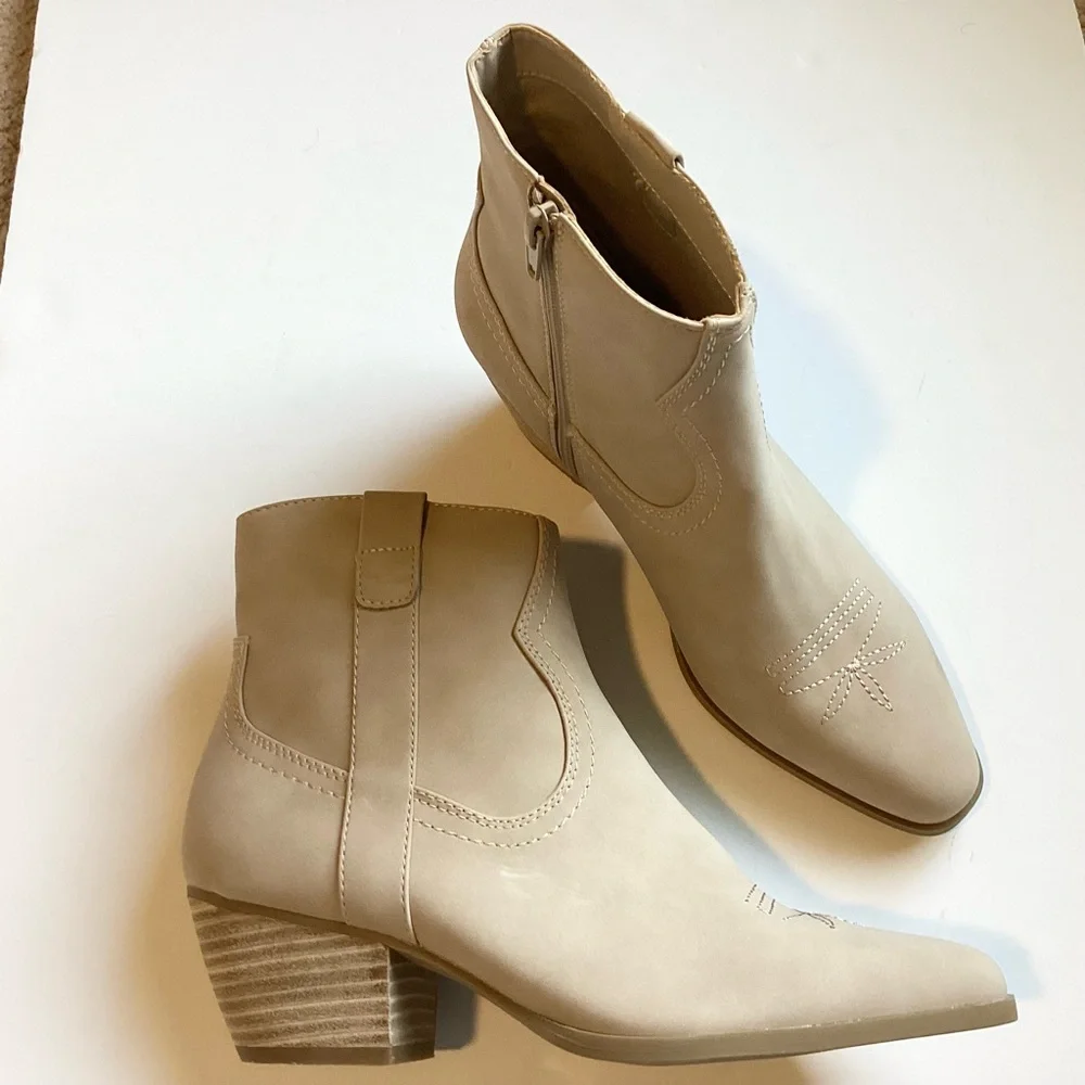 NWOT DV by Dolce Vita Pueblo Short Western Boots - Sand - 9 - Picture 3 of 10